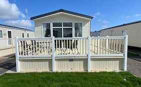 Palm Grove 181- Golden Palm - Pet Friendly, Wifi, Central Heating, Bed Linen - Meadow Lakes Caravan & Lodge Hire